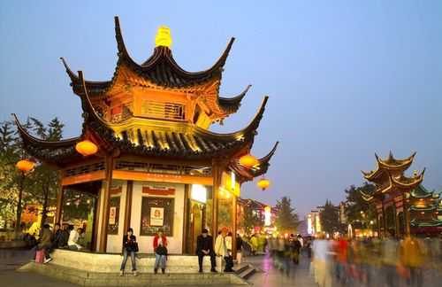 南京，古都名城，历史悠久，文化底蕴丰厚。作为中国历史文化名城之一，南京拥有众多的名胜古迹和美食，吸引了无数游客前来观光旅游。如果你只有一天的时间来游览南京，那么该如何安排行程呢？下面就为大家介绍一下南京一日游攻略自由行。