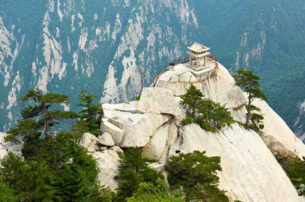 华山旅游攻略：领略中国五岳之首的壮丽景色与悠久历史