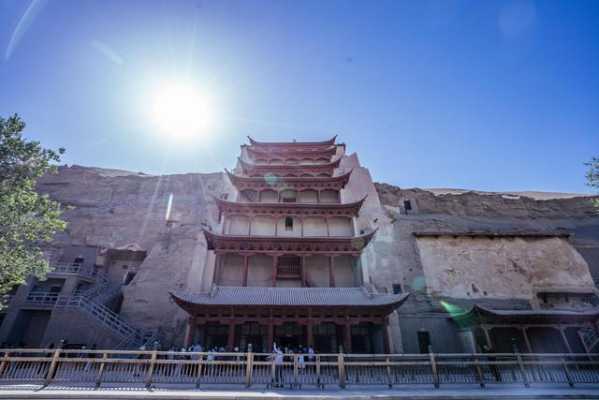 您好，敦煌旅行攻略是一个非常有趣的话题。我可以为您提供一些关于敦煌旅游的信息，但是由于字数限制，我将只提供一个标题和简要介绍。如果您需要更多信息，请告诉我，我会尽力回答您的问题。