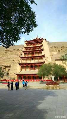 您好，敦煌旅行攻略是一个非常有趣的话题。我可以为您提供一些关于敦煌旅游的信息，但是由于字数限制，我将只提供一个标题和简要介绍。如果您需要更多信息，请告诉我，我会尽力回答您的问题。