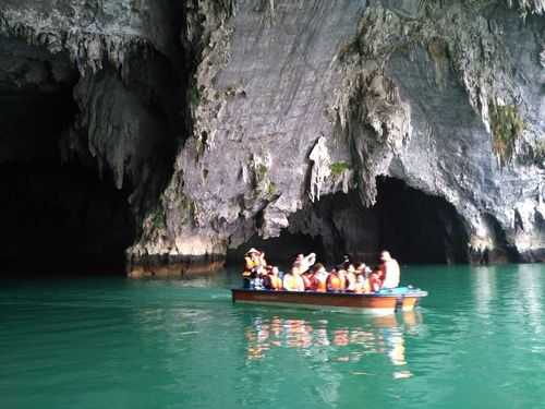 巴马旅游攻略：探秘广西巴马的自然奇观与人文风情