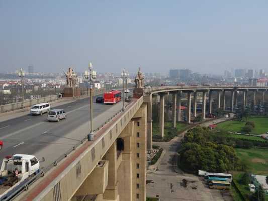 南京长江大桥旅游攻略：领略中国现代桥梁建筑的魅力