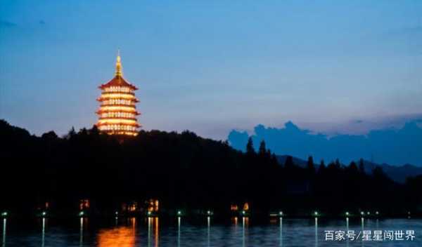 杭州，这座充满历史和文化底蕴的城市，吸引了无数游客前来探寻。在这里，你可以漫步在西湖边，欣赏美丽的湖光山色；你可以品尝美食，感受杭州的饮食文化；你可以游览灵隐寺，感受禅意的生活。本文将为你详细介绍杭州自由行攻略，带你领略这座城市的魅力。
