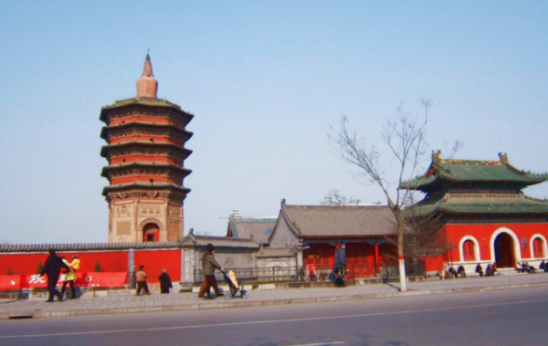 您好，我可以帮您写一个安阳旅游攻略。以下是一个可能的大纲：